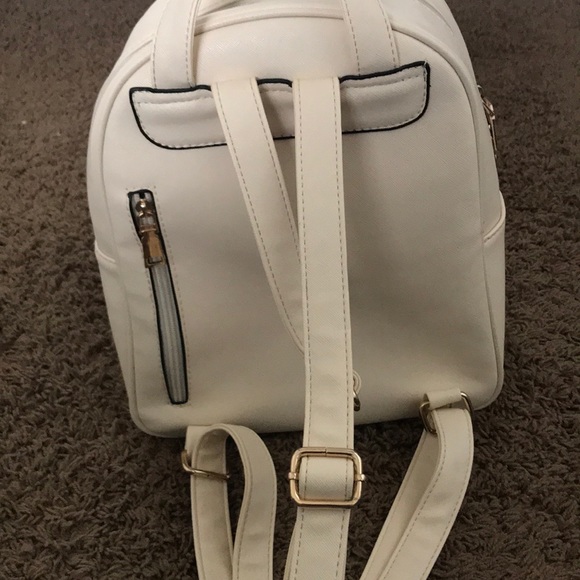 Mini backpack!! - Picture 3 of 4